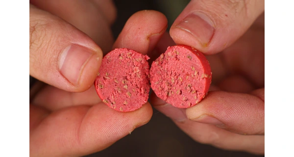 Nikl Rozpustné Criticals boilie Strawberry 250ml 9