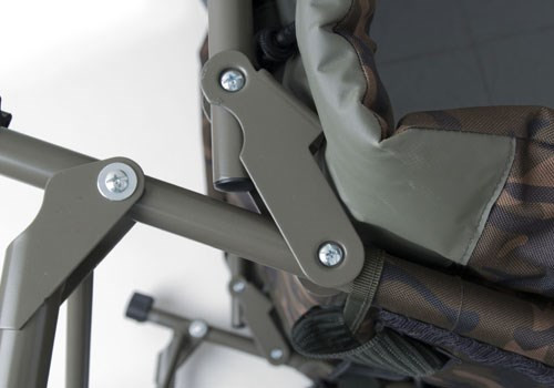 Fox Lehátko R-Series R3 Camo Bedchair 2