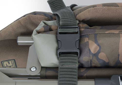 Fox Lehátko R-Series R3 Camo Bedchair 5