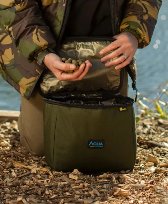 Aqua Malá chladící taška Roving Cool Bag Black Series 8