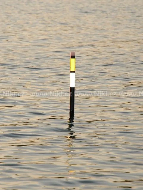 Nikl Světýlko k tyčové bójce s nočním senzorem 1