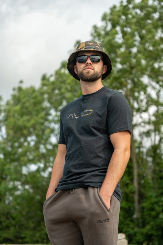 Avid Carp Tričko Compound T-Shirt Black 4