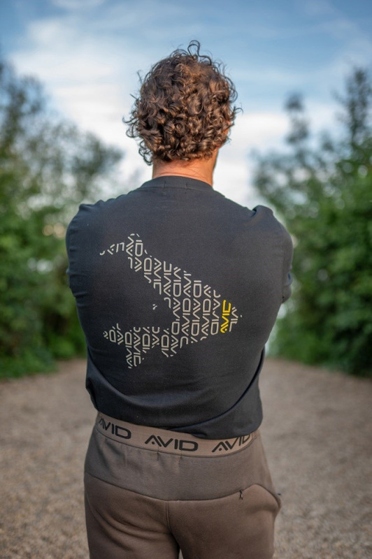 Avid Carp Tričko Compound T-Shirt Black 6