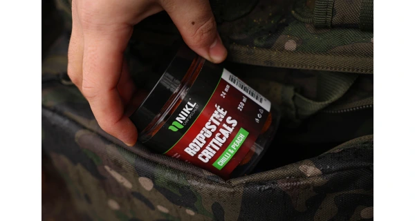 Nikl Rozpustné Criticals boilie Chilli & Peach 250ml 9