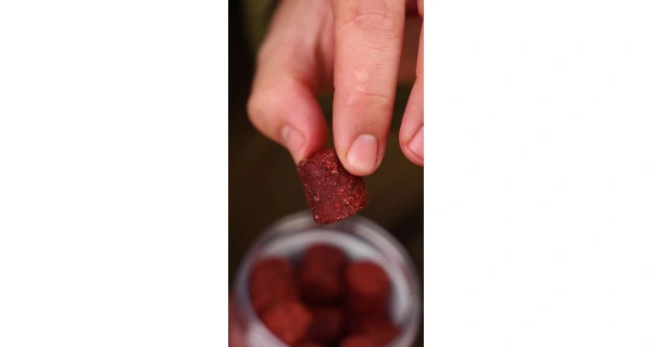 Nikl Chytací pelety Gigantica 250ml 2